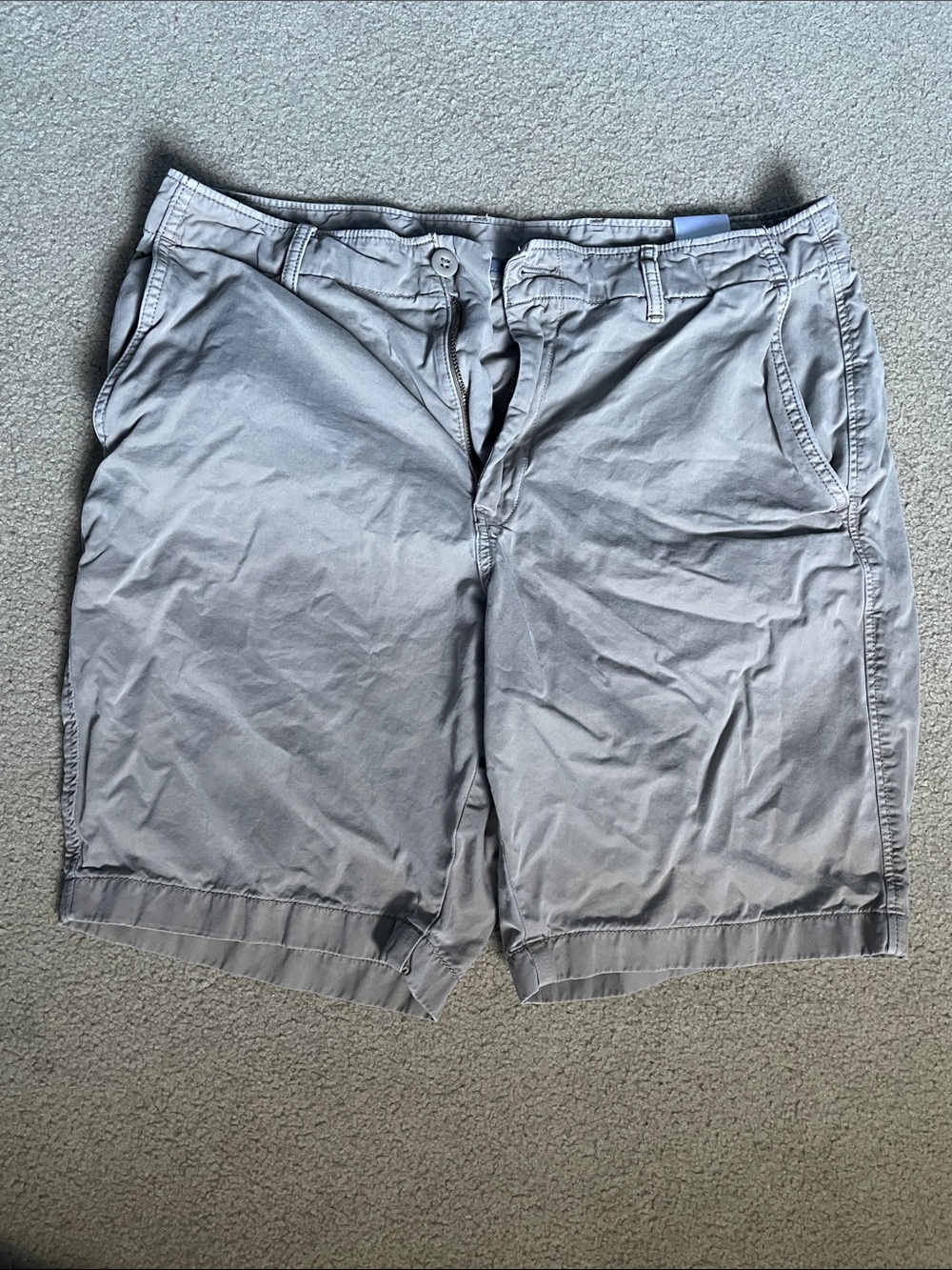 Uniqlo Men's Light Gray Flat Front Chino Shorts